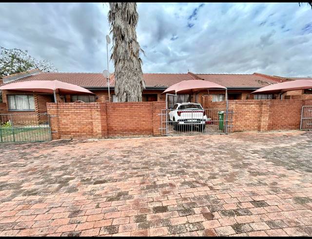 2 BEDROOM TOWNHOUSE FOR SALE IN ANNADALE
